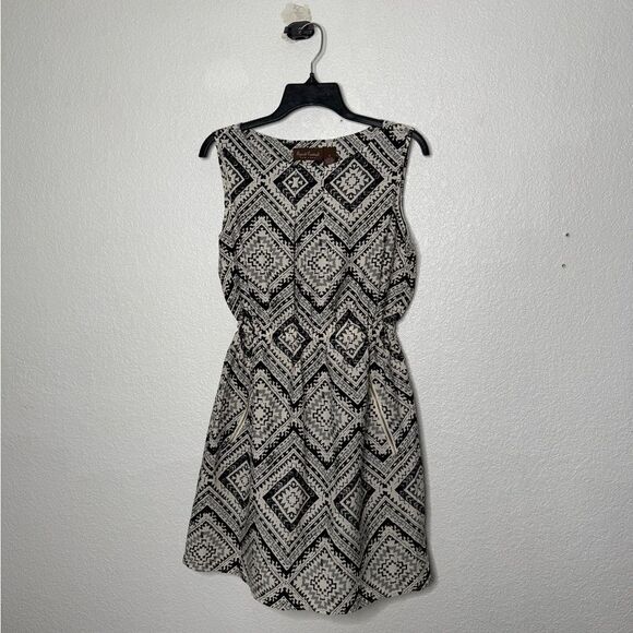 Woman’s Speed Control Black and White Geometric Mini Dress Size M - Picture 1 of 4
